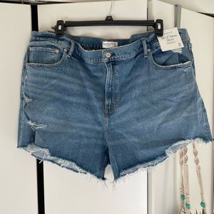 NWT Abercrombie & Fitch High Rise Mom Short